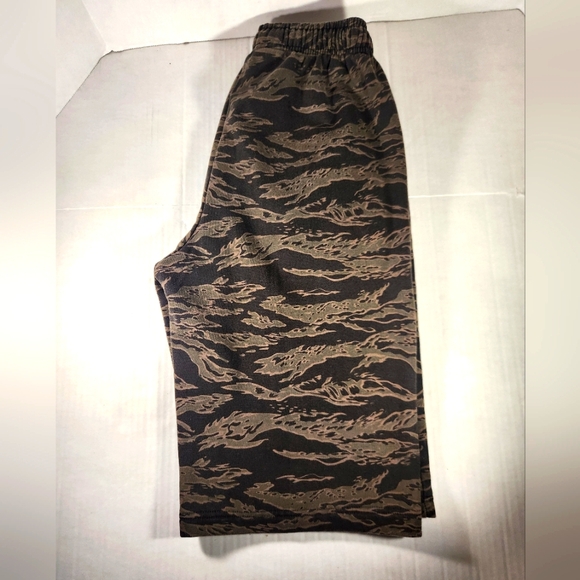 Men's South Pole 12" Joggers Shorts - Picture 2 of 4